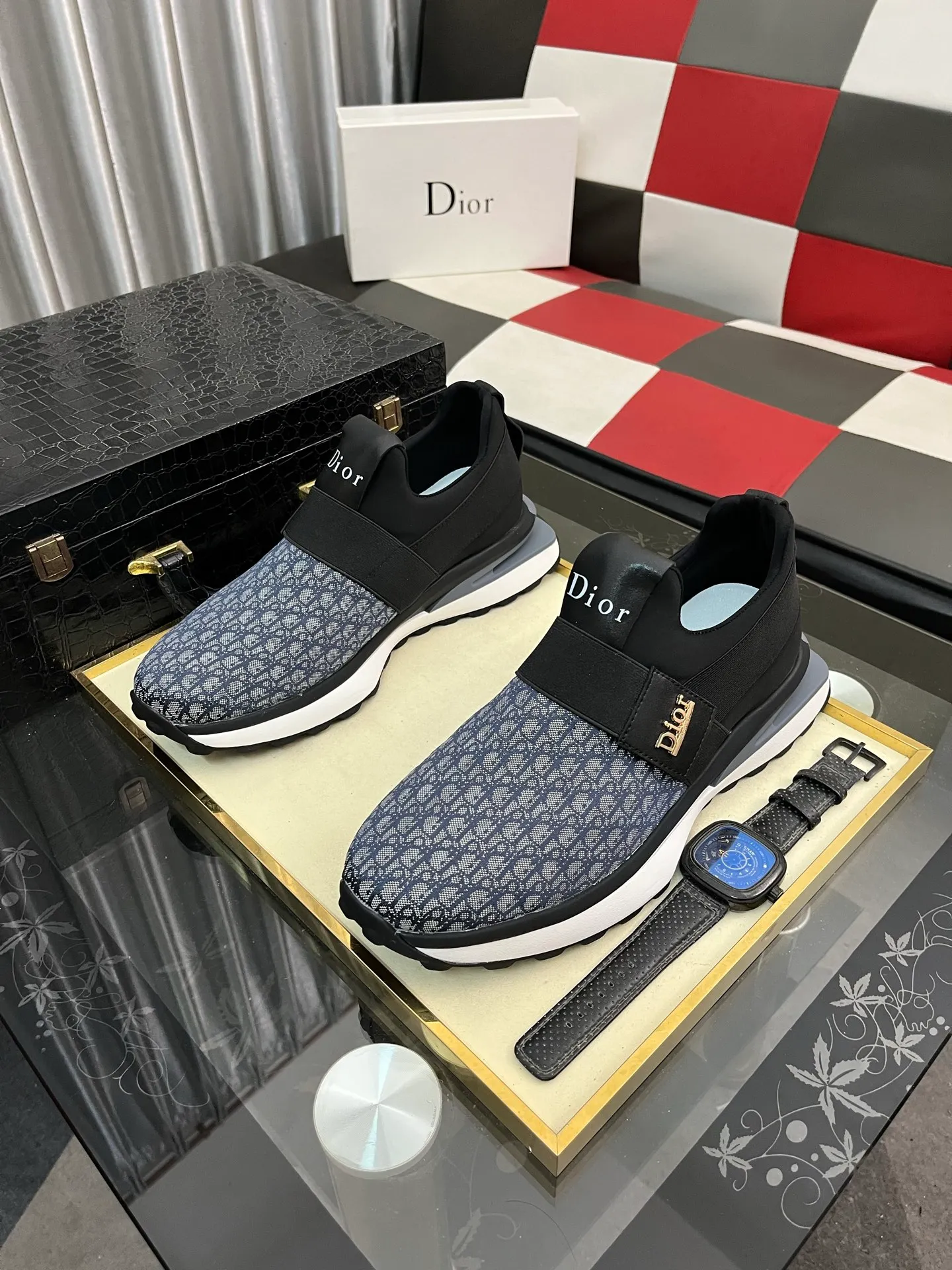 Men's Men's Shoes 💰458⌚️⌚️Dior [Dior] men's casual and trendy shoes are on the market! Strong British fashion style, the upper is made of nubuck leather with printed fabrics, comfortable pigskin lining, and original molded outsole. Designed by European and American masters, the perfect shape creates high quality, super versatile and very comfortable. High-end without losing taste, fashionable and novel! Code number: 38～442️⃣Colors available